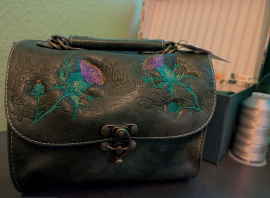 Leather bag with Thistles